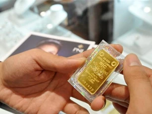 Vàng SJC tăng giảm thất thường, nhà đầu tư thận trọng