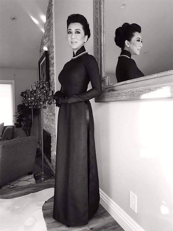 MC Nguyễn Cao Kỳ Duyên trang điểm từ sớm chuẩn bị tang lễ cho mẹ