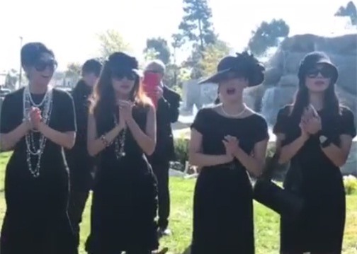 MC Kỳ Duyên hát ca tiễn biệt mẹ trong phút cuối 