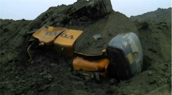 Sập bãi thải mỏ than ở Ấn Độ làm 5 người chết, 23 người mất tích