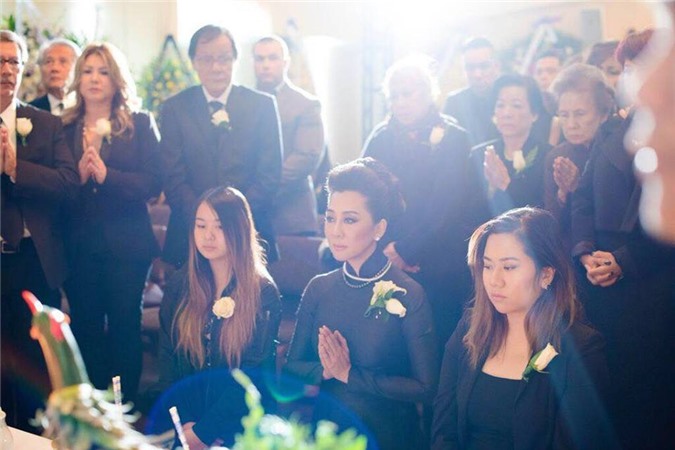 Toàn cảnh tang lễ mẹ MC Kỳ Duyên qua ảnh