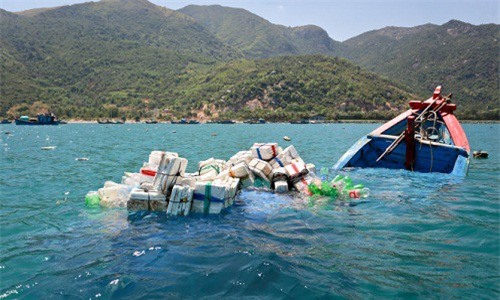 Ghe chở 34 người đi đám cưới bị chìm, mẹ chú rể tử vong