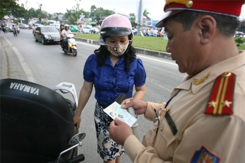 Chính thức xử phạt xe không "chính chủ" từ hôm nay