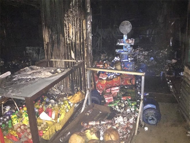 Hỏa hoạn thiêu rụi 4 ki ốt ở Sài Gòn trước thềm năm mới