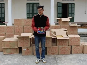 9x vận chuyển 1,2 tấn pháo lậu về Việt Nam tiêu thụ