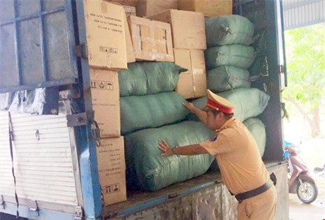 Quảng Nam: Bắt xe chở gần 300kg đạn chì mang biển Lào