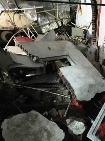 Xe bồn đâm sập nhà dân, 2 người bị thương nhập viện