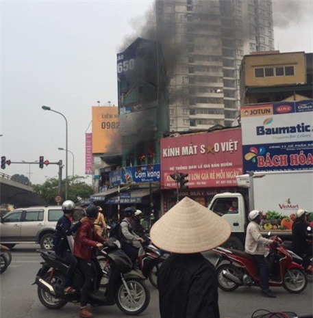 Hà Nội: Quán phở bốc cháy ngùn ngụt trên phố Trường Chinh
