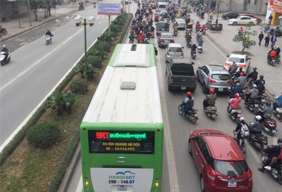 Vận hành ngày làm việc, buýt nhanh chậm hơn buýt thường?