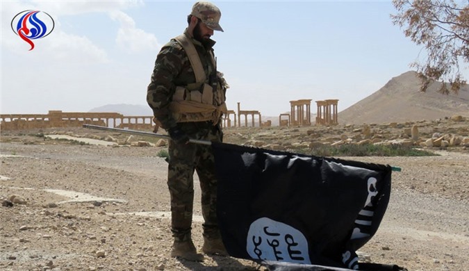 Dưới làn mưa tên lửa của quân đội Syria, IS vội rút khỏi Palmyra