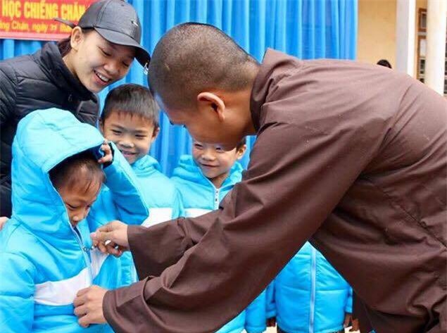 Nhóm “Gieo Mầm Hướng Thiện” mang hơi ấm cho học sinh vùng cao