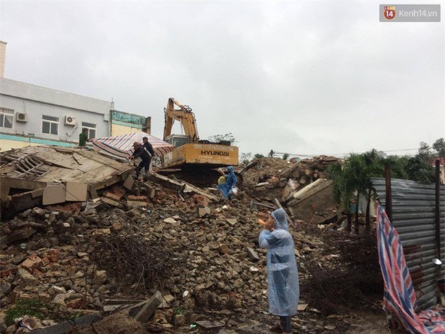 Trụ sở cũ báo Đà Nẵng bị sập, 2 người tử vong