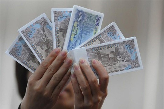 Cấm cán bộ ngân hàng tiếp tay đổi tiền hưởng chênh lệch dịp Tết