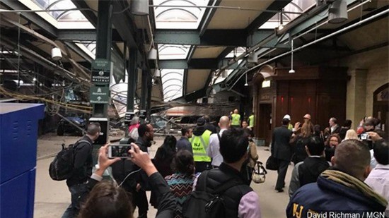 Mỹ: Tàu hỏa trật bánh ở New York làm 103 người bị thương