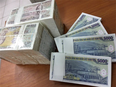 Tết 2017: Xử lý nghiêm CBNN tuồn tiền mới ra ngoài