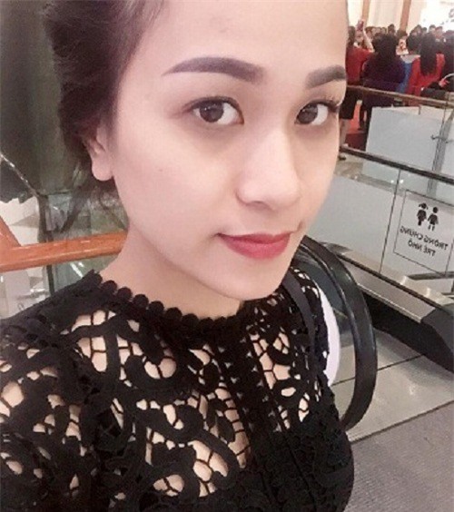 Cô giáo "hotgirl" hướng dẫn học sinh sử dụng bao cao su gây sốt