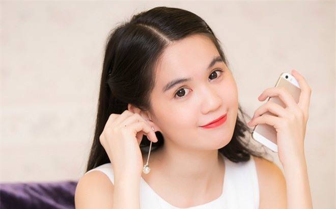 Ngọc Trinh - Hoàng Kiều: Người đẹp mua sim tiền tỉ có phạm luật?