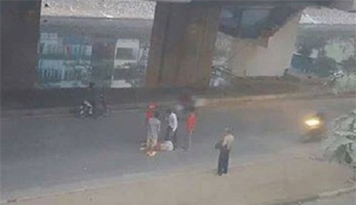 Người đàn ông nghi rơi từ đường sắt Cát Linh - Hà Đông xuống đất