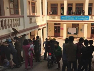 Người dân vây bắt "mẹ mìn" bắt cóc bé 2 tuổi giữa ban ngày