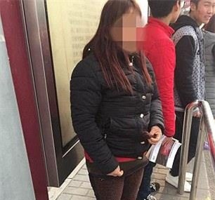 Nói chuyện quá to, người phụ nữ bị đánh vào đầu dã man