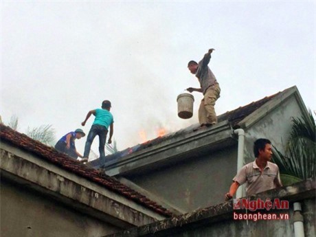 Chủ đi vắng, "bà hỏa" ghé thăm thiêu rụi căn nhà ở Nghệ An