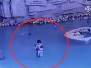 Mải sử dụng điện thoại, mẹ "bỏ mặc" con chết đuối