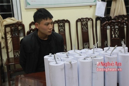 Bắt thiếu niên 17 tuổi tự làm pháo "khủng" đem bán