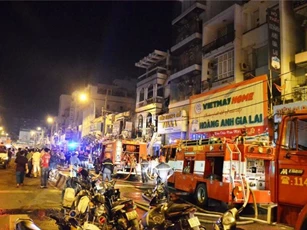 Cháy nhà dữ dội ở TP. HCM, 7 người mắc kẹt vì hỏa hoạn