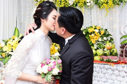 Hình ảnh tràn đầy hạnh phúc trong ngày cưới của hoa hậu Thu Ngân 