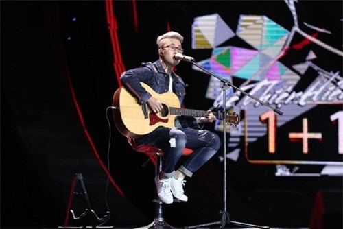 Lê Thiện Hiếu gây tranh cãi với bài hát "1+1"
