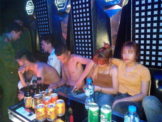 27 đối tượng dương tính với ma túy trong quán karaoke