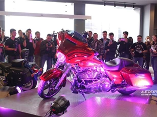 Ảnh chi tiết "hàng khủng" Harley-Davidson Street Glide & Road King