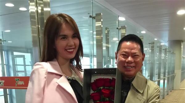 Ngọc Trinh - Hoàng Kiều: Chàng 72 tặng hoa hồng nàng 27