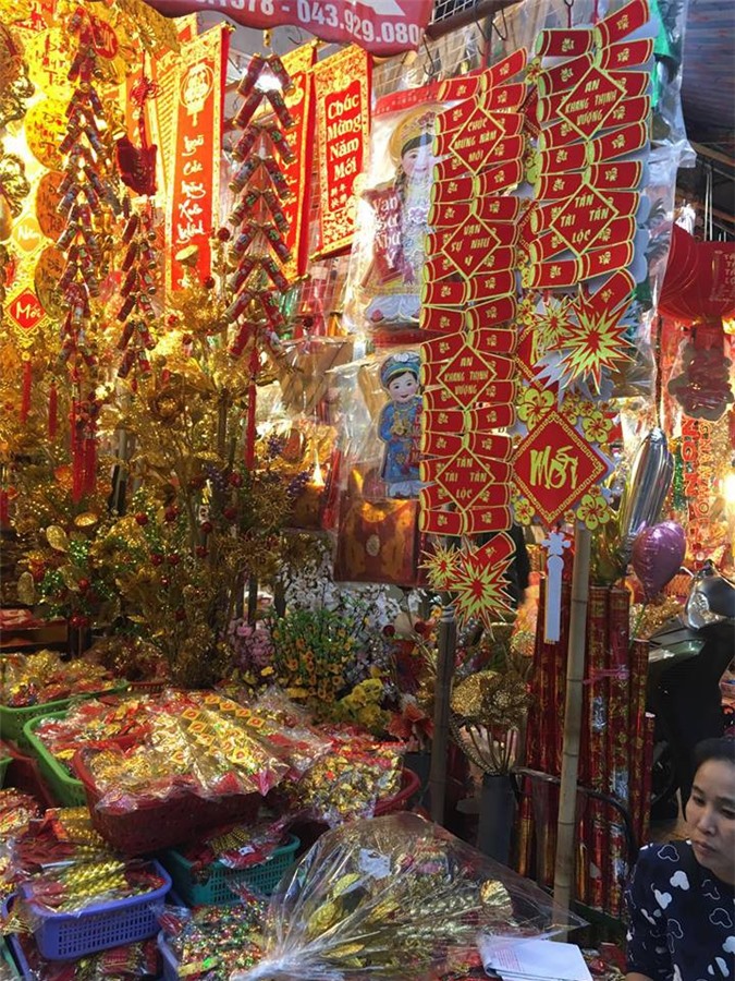 Phố Hàng Mã lung linh đón Tết Đinh Dậu 2017 