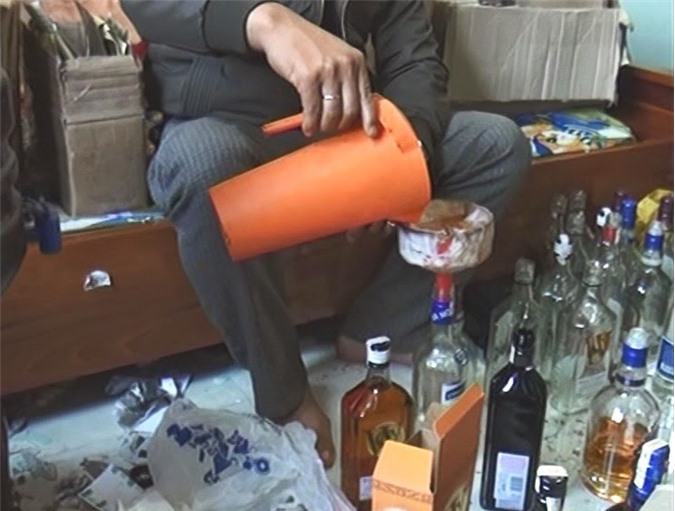 Sản xuất rượu giả thì bị xử phạt thế nào?