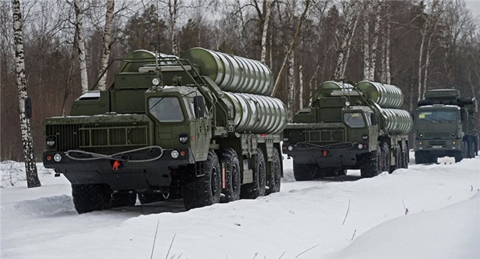 Tổ hợp tên lửa S-400 "Triumph" của Nga sẵn sàng trực chiến