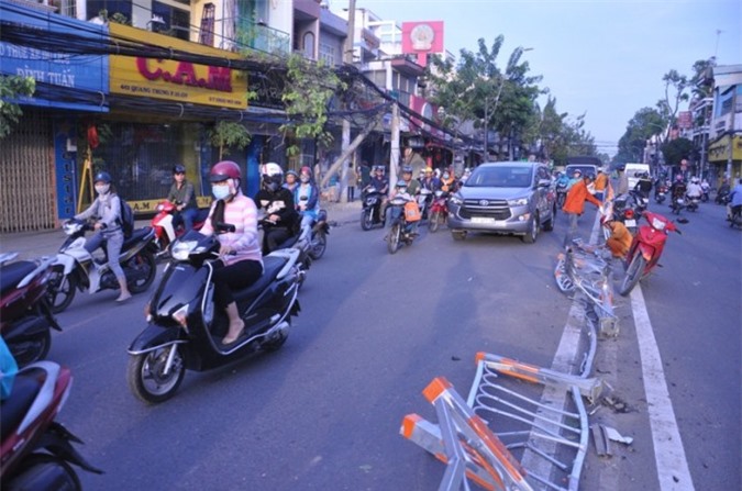 Toàn cảnh xe container gây tai nạn đâm sập nhà dân