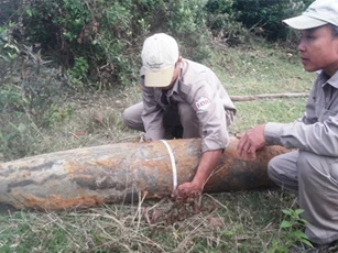 Quảng Trị: Phát hiện bom nặng gần 300kg dưới lòng đất