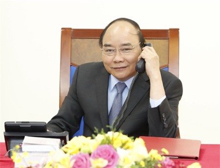 Thủ tướng điện đàm với quyền Tổng thống kiêm Thủ tướng Hàn Quốc