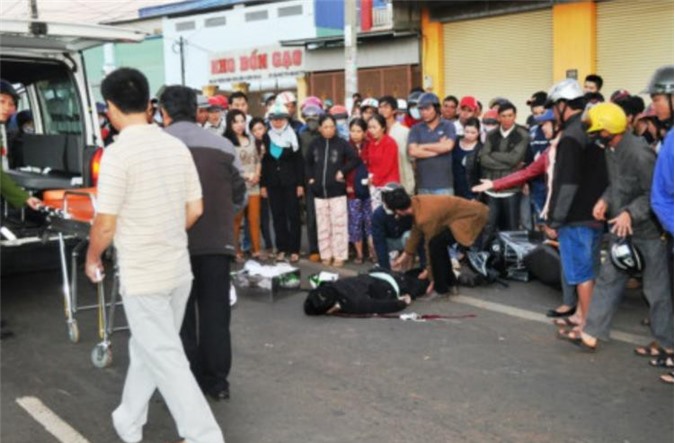 Thượng úy công an bị xe container cán tử vong