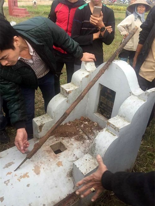 Vụ đóng đinh vào mộ ở Hà Nội: Đã bắt được hung thủ