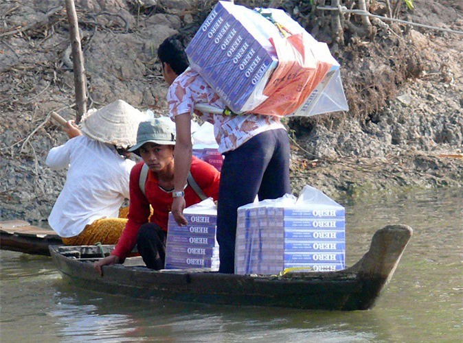 Buôn bán thuốc lá lậu dịp Tết bị phạt đến 100 triệu đồng