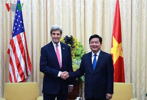 Ngoại trưởng John Kerry hội kiến Bí thư Đinh La Thăng