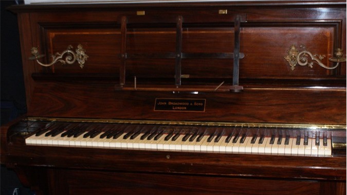 Bất ngờ phát hiện kho vàng giấu trong piano hơn 100 năm