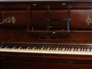 Bất ngờ phát hiện kho vàng giấu trong piano hơn 100 năm