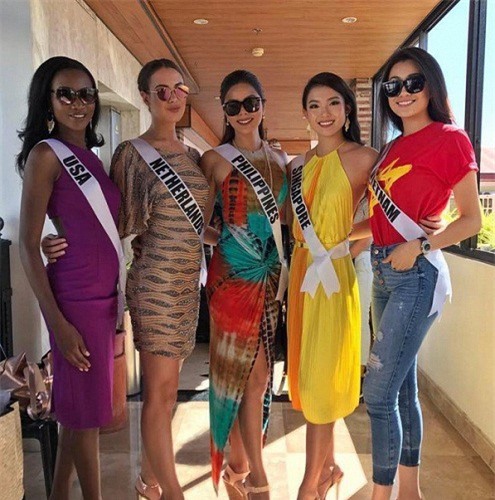 Lệ Hằng mặc áo cờ đỏ sao vàng nổi bật tại Miss Universe