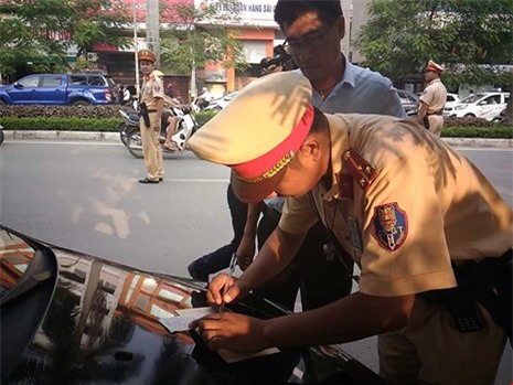 Phạt xe không chính chủ: Đề xuất chủ ô tô mở tài khoản ngân hàng
