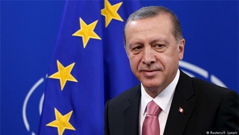 Thổ Nhĩ Kỳ thông qua Hiến pháp mới tăng quyền cho Tổng thống Erdogan