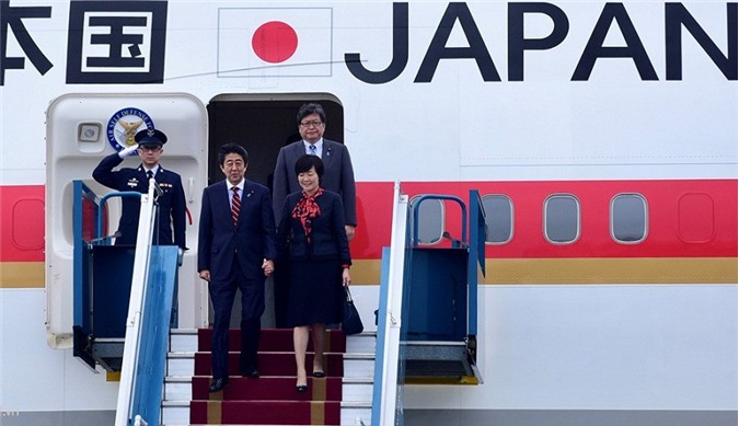 Thủ tướng Nhật Bản đã tới Hà Nội, thăm chính thức Việt Nam