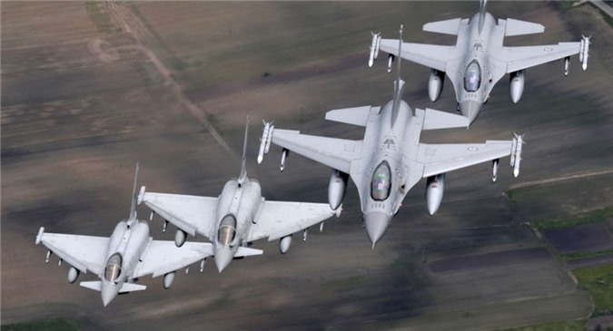 Chiến đấu cơ NATO tiếp tục bay huấn luyện trên bầu trời Estonia